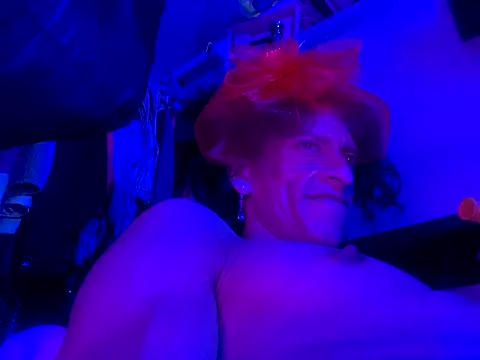 Snapshot of gurlnips chatting on September 14, 3:05 am gurlnips online show from September 14, 3:05 am