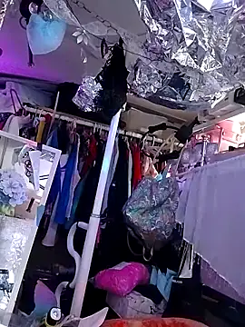 Snapshot of gurlnips chatting on September 27, 10:59 pm gurlnips online show from September 27, 10:59 pm