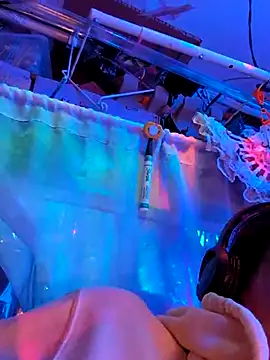 Snapshot of gurlnips chatting on October 11, 3:28 am gurlnips online show from October 11, 3:28 am