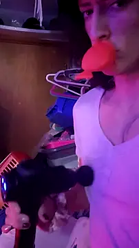 Snapshot of gurlnips chatting on October 18, 7:36 pm gurlnips online show from October 18, 7:36 pm