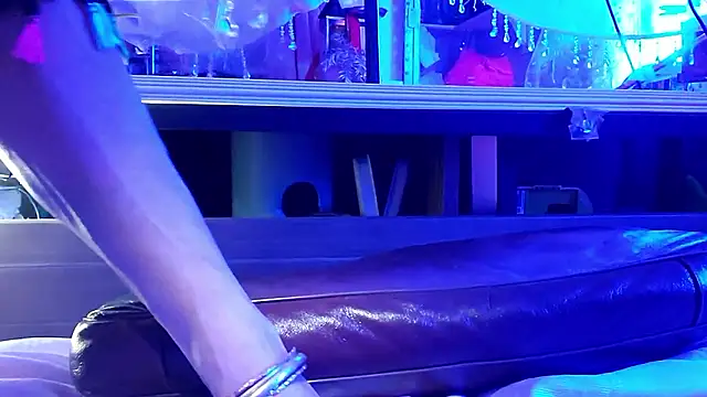 Snapshot of gurlnips chatting on October 26, 9:59 am gurlnips online show from October 26, 9:59 am