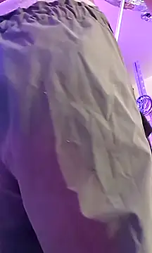 Snapshot of gurlnips chatting on November 15, 11:18 am gurlnips online show from November 15, 11:18 am