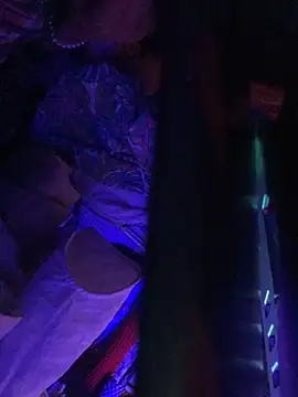 Snapshot of gurlnips chatting on November 22, 5:06 am gurlnips online show from November 22, 5:06 am