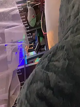 Snapshot of gurlnips chatting on December 2, 3:56 am gurlnips online show from December 2, 3:56 am