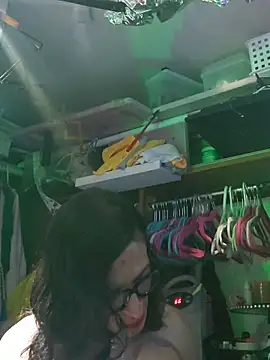 gurlnips online show from January 9, 4:15 am