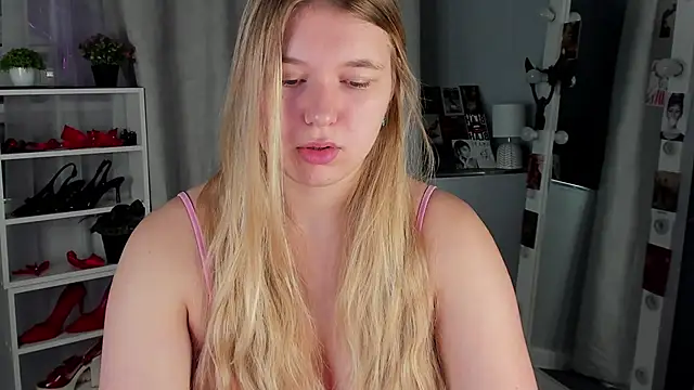 Snapshot of Rebecca_Kelly chatting on October 14, 2:12 am Rebecca Kelly online show from October 14, 2:12 am