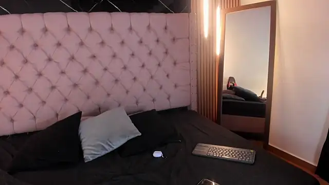 Snapshot of ShanellBlack chatting on October 4, 4:10 am ShanellBlack online show from October 4, 4:10 am