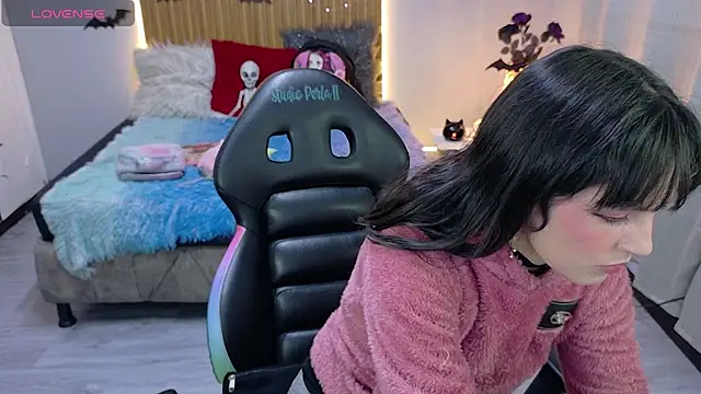 Snapshot of sailor_moon07 chatting on October 10, 5:06 am sailor moon07 online show from October 10, 5:06 am