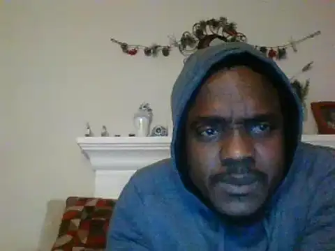 Snapshot of Hugedick0071 chatting on December 23, 7:06 am Hugedick0071 online show from December 23, 7:06 am