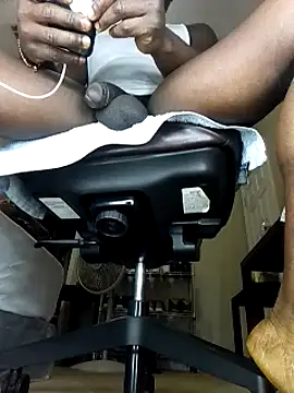 Snapshot of Hugedick0071 chatting on February 19, 2:23 pm Hugedick0071 online show from February 19, 2:23 pm