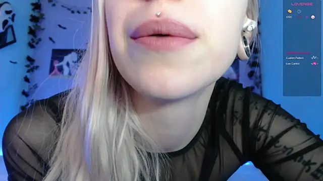 Snapshot of Scarlettsrorm chatting on February 1, 8:29 am Scarlettsrorm online show from February 1, 8:29 am