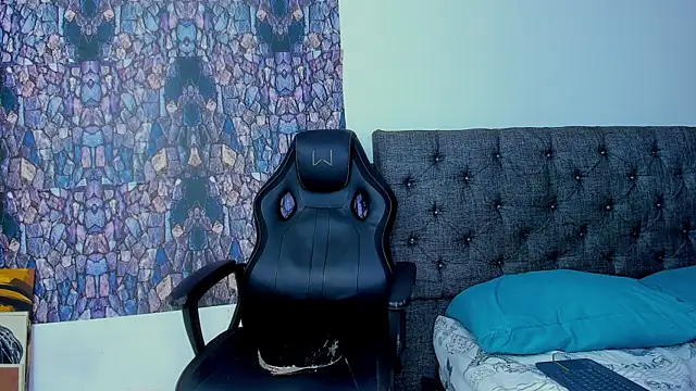 Snapshot of dominic_smith_ chatting on February 16, 2:20 am dominic smith online show from February 16, 2:20 am