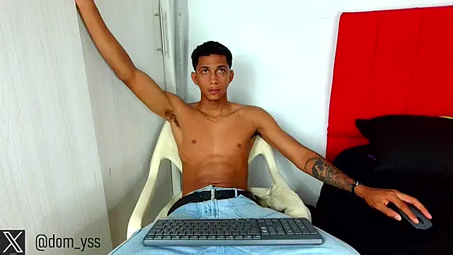 Snapshot of dominic_smith_ chatting on March 6, 11:31 pm dominic smith online show from March 6, 11:31 pm