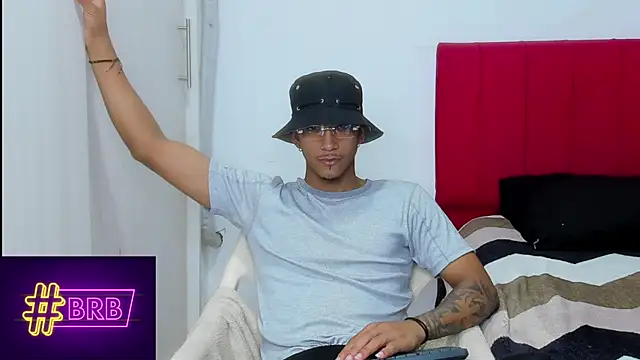 Snapshot of dominic_smith_ chatting on March 7, 6:57 am dominic smith online show from March 7, 6:57 am