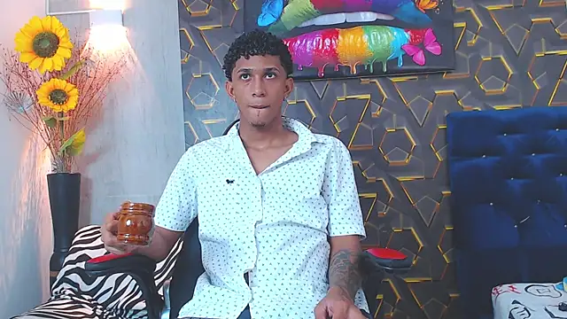 Snapshot of dominic_smith_ chatting on October 8, 9:45 pm dominic smith online show from October 8, 9:45 pm