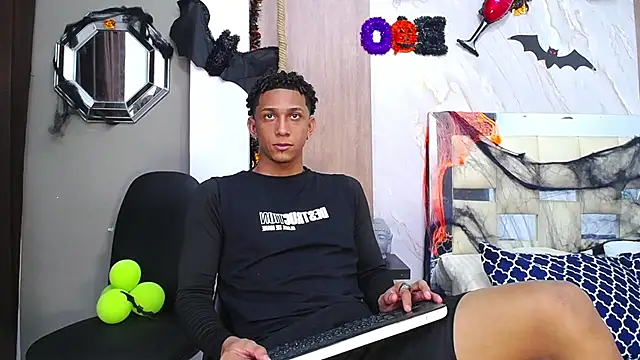 Snapshot of dominic_smith_ chatting on October 28, 10:45 pm dominic smith online show from October 28, 10:45 pm