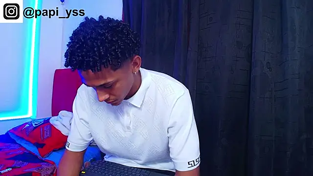 Snapshot of dominic_smith_ chatting on November 12, 2:34 am dominic smith online show from November 12, 2:34 am