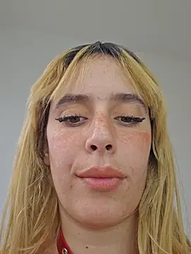 Snapshot of Massa8 chatting on December 8, 1:14 pm Massa8 online show from December 8, 1:14 pm