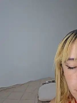 Snapshot of Massa8 chatting on December 8, 4:28 pm Massa8 online show from December 8, 4:28 pm