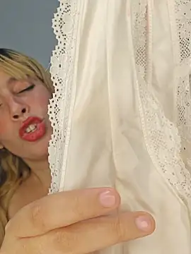 Snapshot of Massa8 chatting on December 10, 4:27 pm Massa8 online show from December 10, 4:27 pm