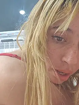 Snapshot of Massa8 chatting on December 13, 6:49 pm Massa8 online show from December 13, 6:49 pm