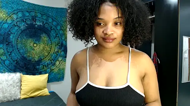 Snapshot of CREAMYCUPCAKExxx chatting on January 19, 6:10 pm CREAMYCUPCAKExxx online show from January 19, 6:10 pm