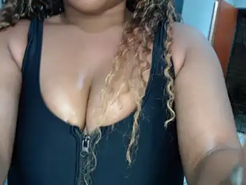 Snapshot of CREAMYCUPCAKExxx chatting on January 25, 11:32 pm CREAMYCUPCAKExxx online show from January 25, 11:32 pm