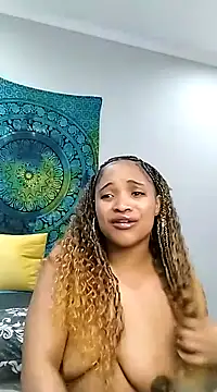 Snapshot of CREAMYCUPCAKExxx chatting on January 26, 2:35 am CREAMYCUPCAKExxx online show from January 26, 2:35 am