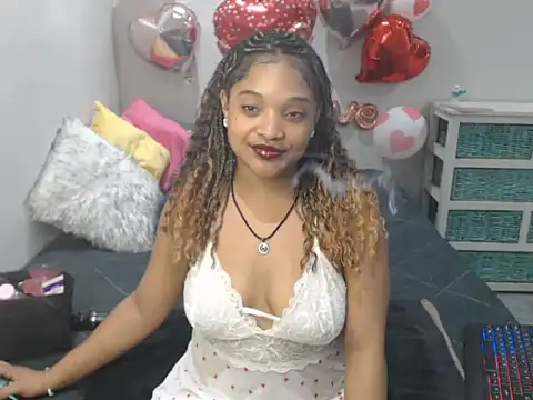 Snapshot of CREAMYCUPCAKExxx chatting on February 12, 6:30 pm CREAMYCUPCAKExxx online show from February 12, 6:30 pm