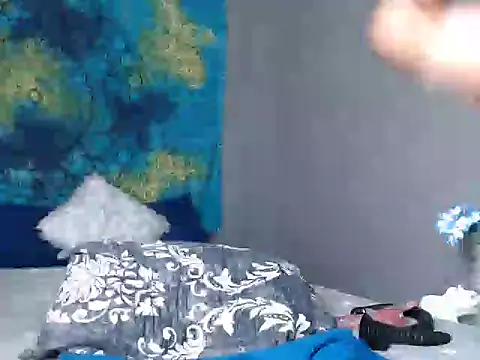 Snapshot of CREAMYCUPCAKExxx chatting on November 8, 1:11 pm CREAMYCUPCAKExxx online show from November 8, 1:11 pm