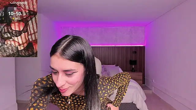 Snapshot of karlaa_james chatting on December 3, 11:08 am karlaa james online show from December 3, 11:08 am