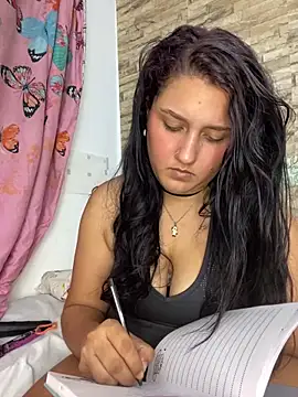 Snapshot of saray_gomez22 chatting on December 30, 4:09 am saray gomez22 online show from December 30, 4:09 am