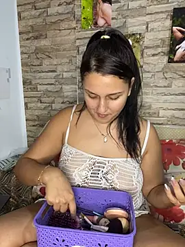 Snapshot of saray_gomez22 chatting on January 20, 4:54 am saray gomez22 online show from January 20, 4:54 am