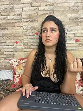 Snapshot of saray_gomez22 chatting on February 21, 1:55 am saray gomez22 online show from February 21, 1:55 am