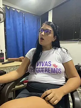 Snapshot of saray_gomez22 chatting on March 1, 1:00 am saray gomez22 online show from March 1, 1:00 am