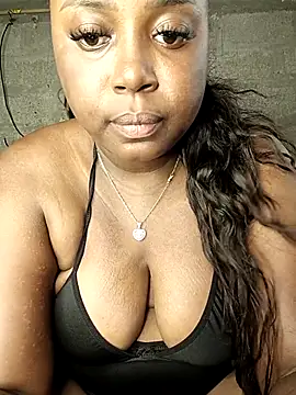 Snapshot of Chleo__ chatting on February 14, 9:10 pm Chleo online show from February 14, 9:10 pm