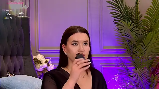 TrishaWinslet online show from February 10, 1:01 pm