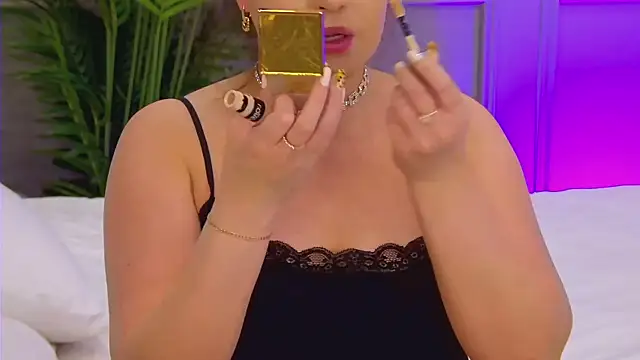 TrishaWinslet online show from September 27, 5:23 am