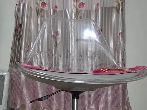 Snapshot of nolame18xxx chatting on December 2, 12:27 am nolame18xxx online show from December 2, 12:27 am