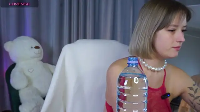 JessRosen online show from April 30, 3:46 am