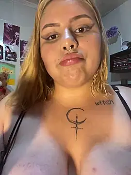 CrisyFerreira online show from March 4, 9:11 pm