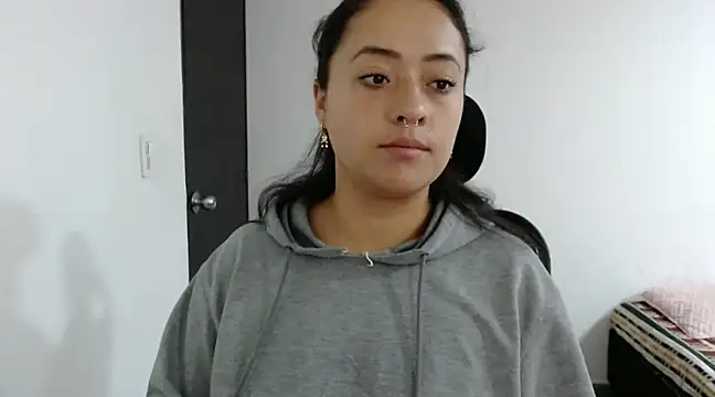 jjulietha95 online show from January 23, 8:46 am