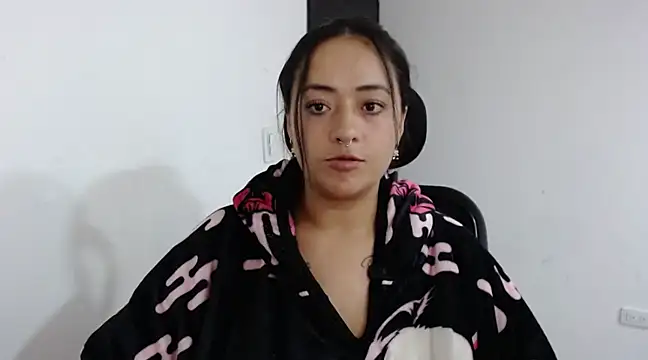 jjulietha95 online show from February 8, 5:08 am