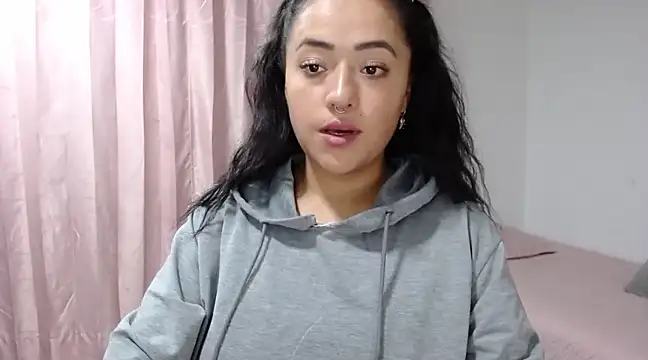 jjulietha95 online show from February 14, 11:53 pm