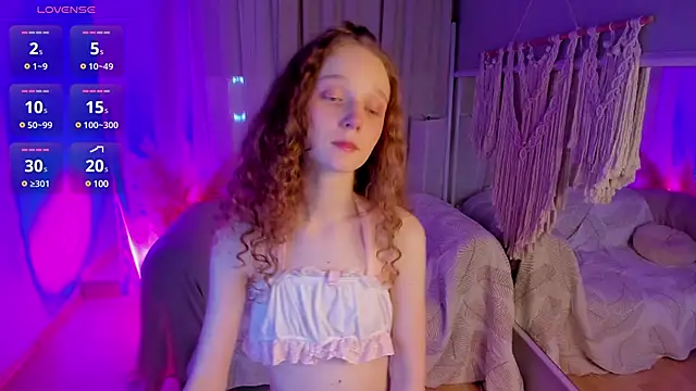 Snapshot of _Rose_Charming_ chatting on December 15, 9:42 pm  Rose Charming  online show from December 15, 9:42 pm