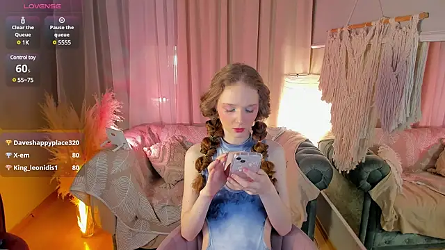 Snapshot of _Rose_Charming_ chatting on March 2, 1:04 am  Rose Charming  online show from March 2, 1:04 am