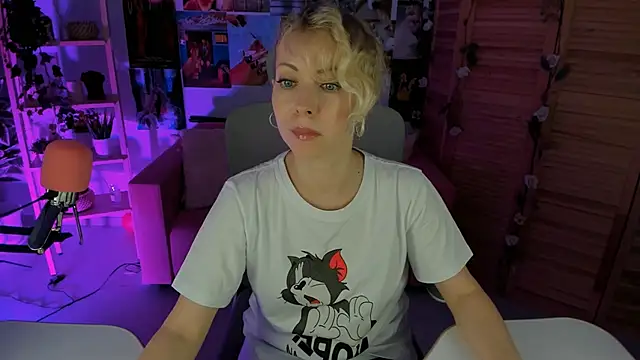 LylithSkye online show from March 6, 11:36 am