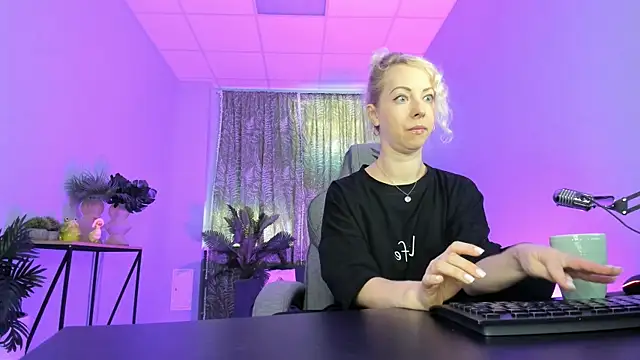 LylithSkye online show from September 10, 10:59 am