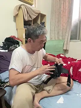 Snapshot of YuHsuant chatting on March 12, 6:51 am YuHsuant online show from March 12, 6:51 am