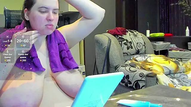 1lindsey1 online show from September 12, 8:25 am